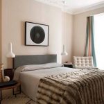 مصابيح الشمعدان في غرفة النوم الداخلية