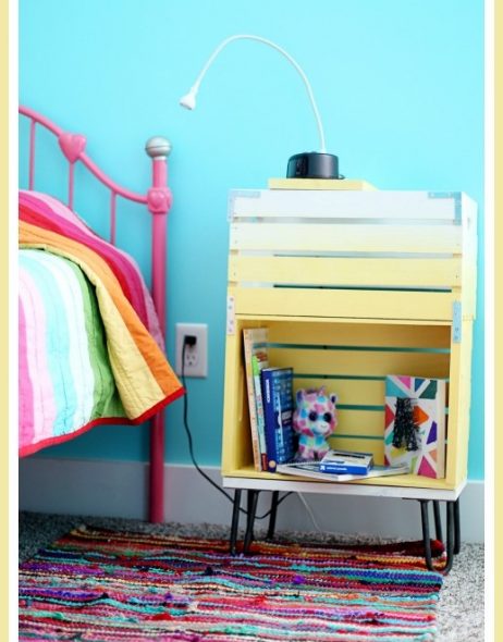 منضدة الأدراج بأيديهم