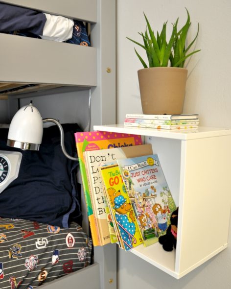 طاولة السرير