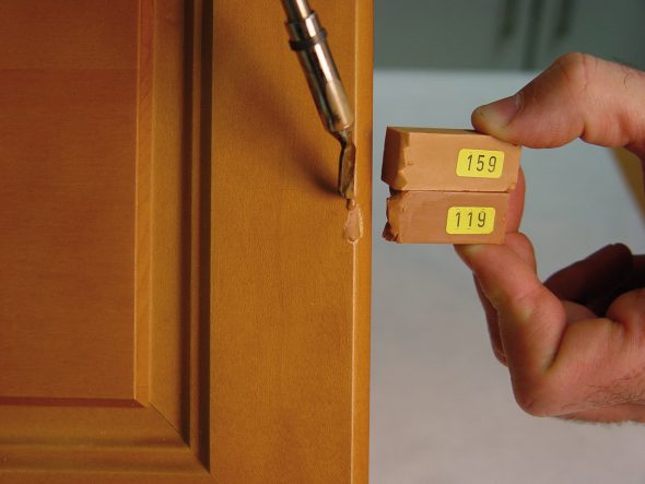 شمع الأثاث الصلب