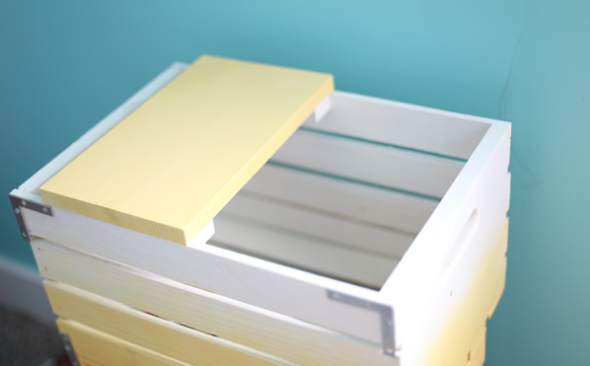 أعلى طاولة السرير