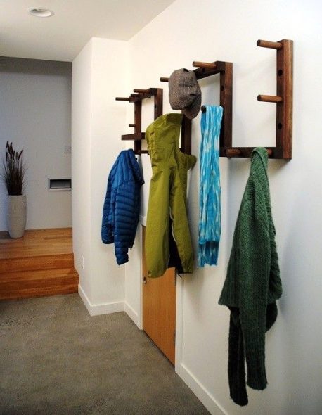 شماعات في الردهة