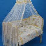 تأمين المظلة إلى سرير