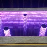 طاولة القهوة مع تأثير اللانهاية