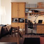 سرير خشبي للأطفال