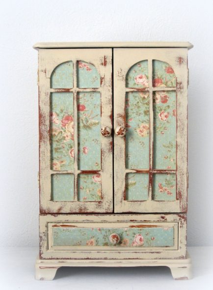 يجب أن يكون مجلس الوزراء خشبية غطى بالرمل