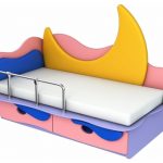 سرير الطفل الشهر