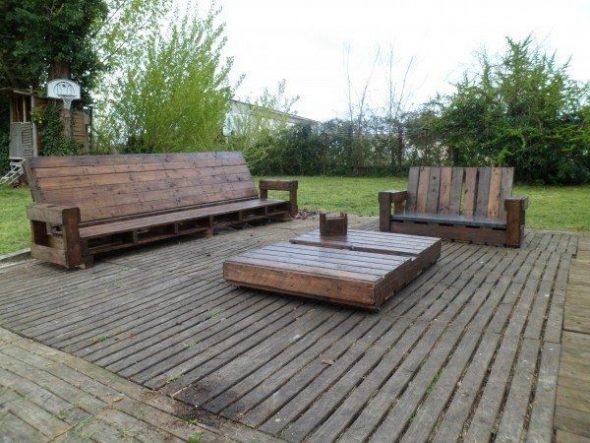 أريكة إلى البلاد بأيديهم