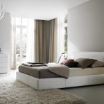 غرفة نوم مشرقة للزوجين