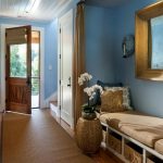 مرآة في الداخل من الردهة