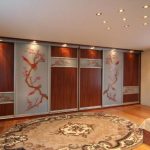 المدمج في خزانة الملابس