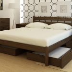 أدراج من جانب السرير