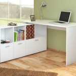 مكتب الكمبيوتر الأبيض