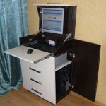 مكتب الكمبيوتر مضمد