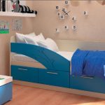 دولفين السرير مع الجانب