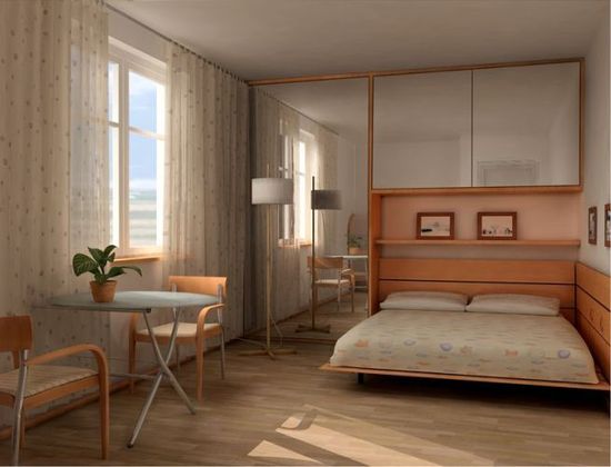 زخرفة الجدار على رأس السرير مع المرايا الكبيرة