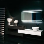 مرآة بإضاءة خلفية LED