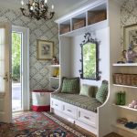 مرآة في الداخل من الردهة