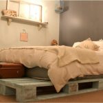 سرير من منصات بسيطة