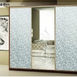 صورة خزانة بثلاثة أبواب