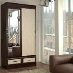 خزانة ملابس مع أدراج