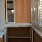 خزانة الملابس على صورة الشرفة