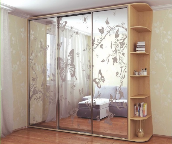 خزائن منزلقة مع مرآة