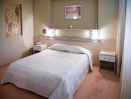 تصاميم معقدة في تصميم الجدار وراء اللوح الأمامي