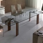 محول طاولة الزجاج هو حل تصميم ممتاز