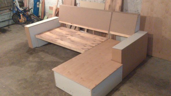 أريكة الزاوية تفعل ذلك بنفسك الصورة