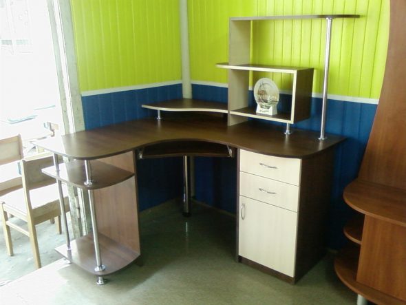 مكتب ركن الكمبيوتر