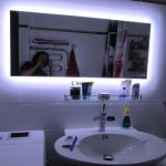 مرآة الإضاءة والتدفئة