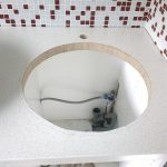 ثقب منحوت في الحوض