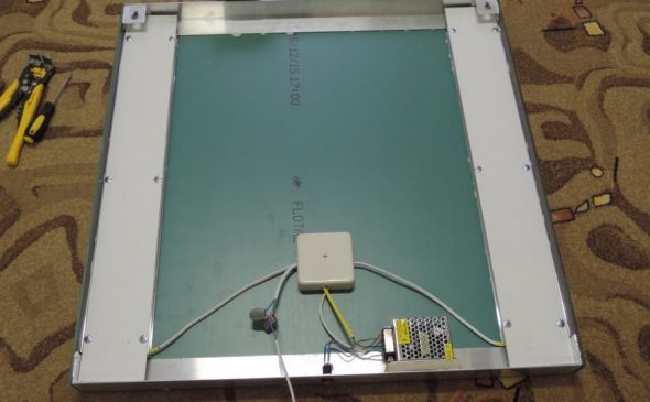 مرآة مع الانتهاء من الإضاءة