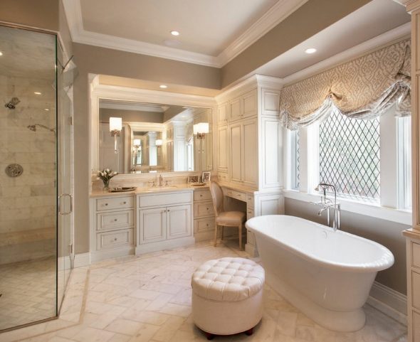 مرآة الحمام الكلاسيكية