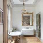 إطار مرآة الحمام