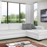 الأثاث الأبيض في الداخل من المنزل