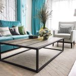 أريكة الفيروز في الداخل مشرق