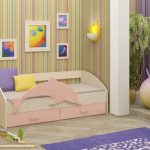 سرير الدلفين في الحضانة