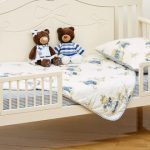 جانب لسرير الأطفال