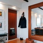 إطار المرآة الخشبية