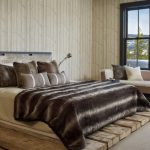 سرير خشبي تفعل ذلك بنفسك في الداخل