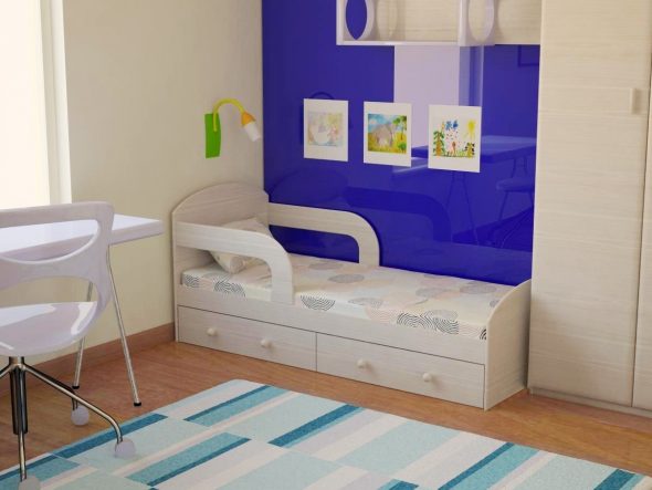 سرير الأطفال مع الجانبين