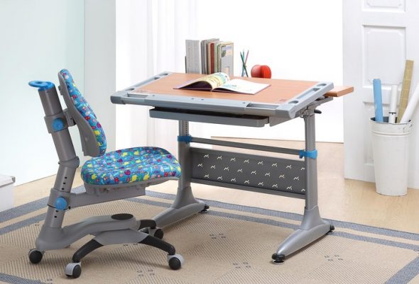 طاولة اطفال