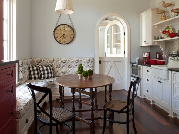 تصميم المطبخ مع أريكة