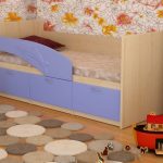 سرير الطفل الدلفين