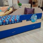 الدلفين السرير الأزرق