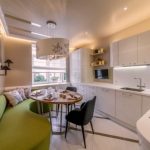 الأريكة في المطبخ خضراء