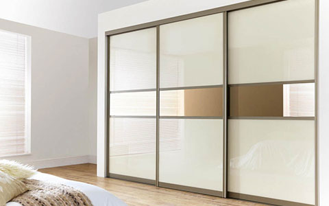 وظائف خزانة الملابس