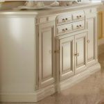 خزانة ذات أدراج كلاسيكية